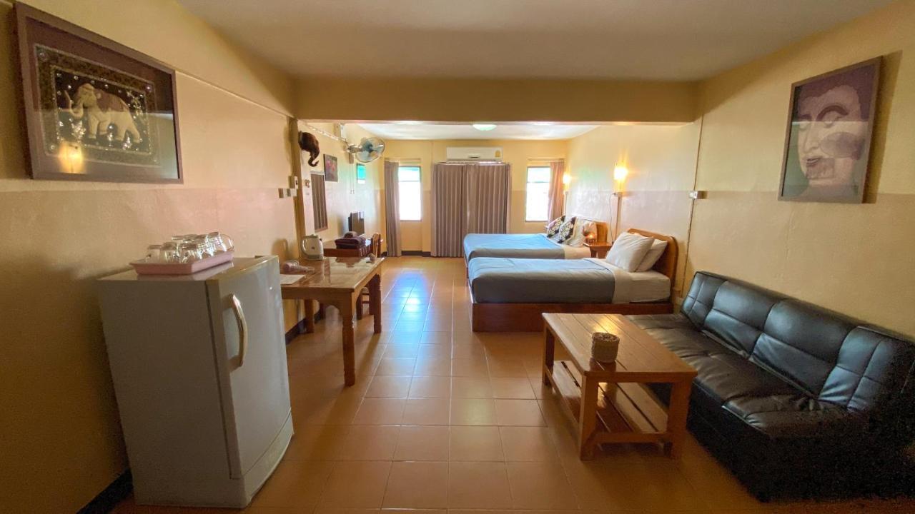 Funky Monkey Cnx - Guesthouse شيانغ ماي المظهر الخارجي الصورة