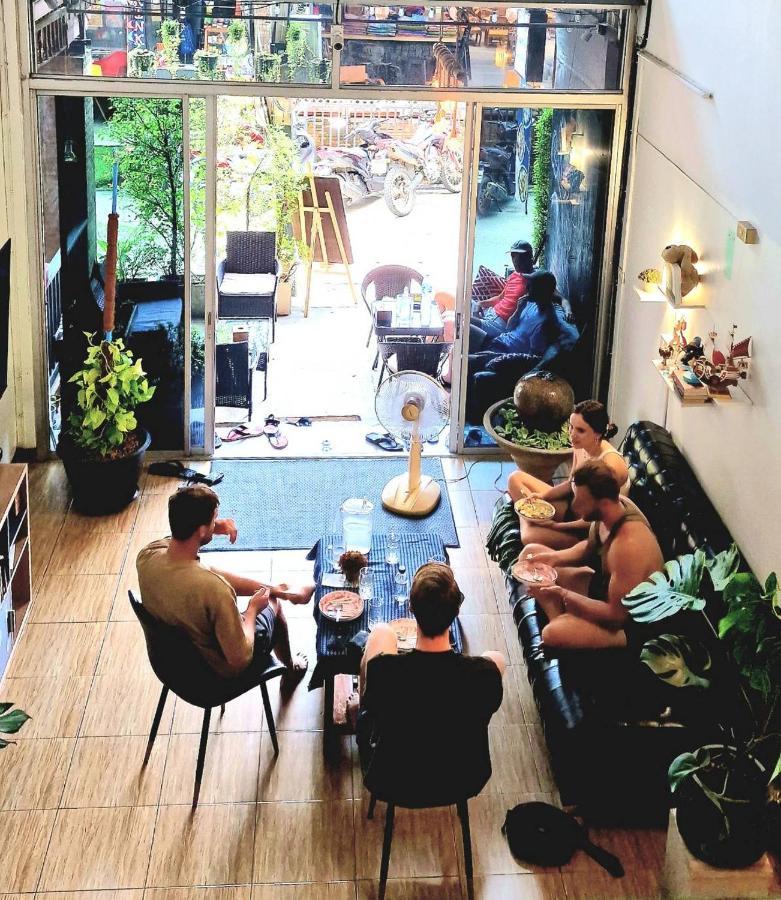 Funky Monkey Cnx - Guesthouse شيانغ ماي المظهر الخارجي الصورة