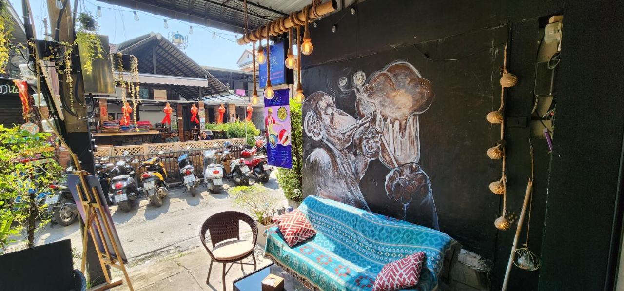 Funky Monkey Cnx - Guesthouse شيانغ ماي المظهر الخارجي الصورة
